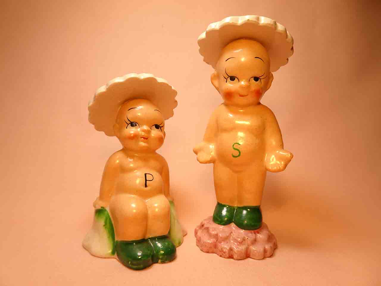 Babies Wearing Flower Hats Novelty Salt & Pepper Shakers Club